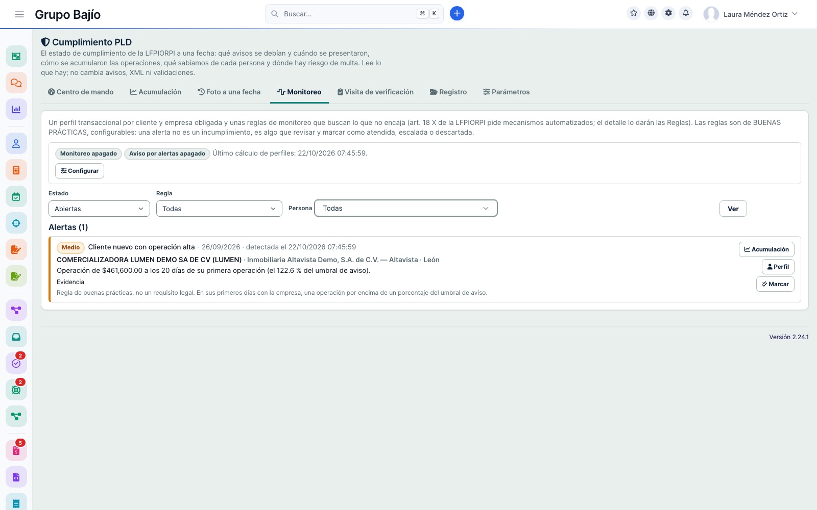 Alerta de monitoreo: cliente nuevo con operación alta, con su explicación, el porcentaje del umbral de aviso y botones para acumulación, perfil y marcar